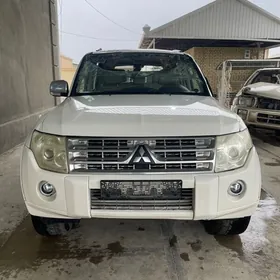 Mitsubishi Pajero 2009