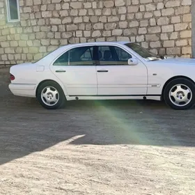 Mercedes-Benz E320 1999