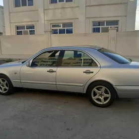 Mercedes-Benz E320 1996