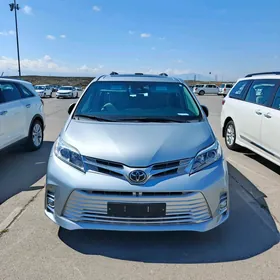 Toyota Sienna 2019