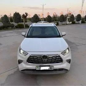 Toyota Highlander 2021