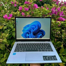 i3 / RAM 8GB / SSD 128GB