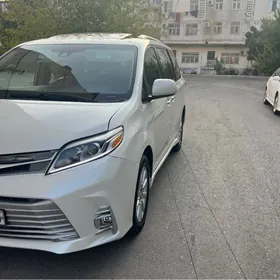 Toyota Sienna 2019