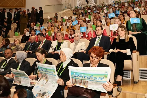 Arkadag şäherinde forumda Täjigistanyň Zenanlar we maşgala işleri boýunça komitetiň wekili çykyş etdi