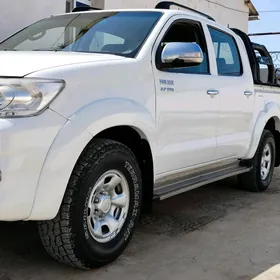 Toyota Hilux 2013