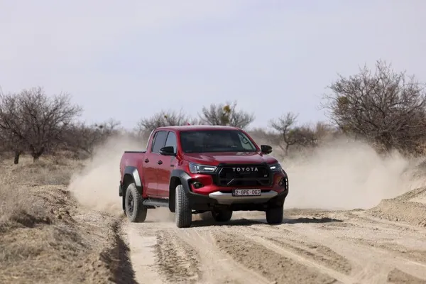 Toyota "Hilux GR Sport II-ni" täzeledi. Pikap «Dakar» ralliniň äheňlerinde kämilleşdirildi