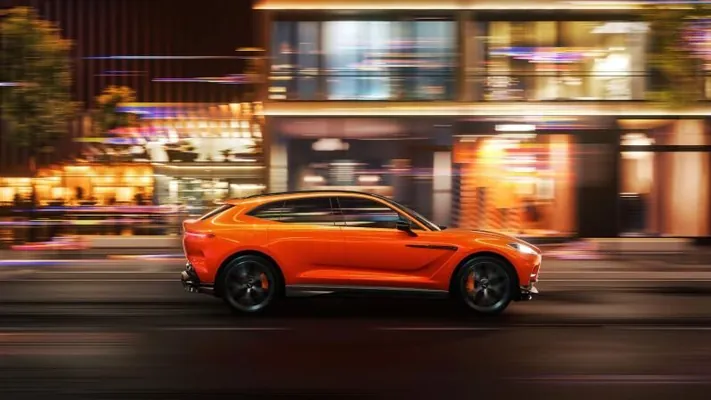 Aston Martin 730 at güýçli DBX-ni taýýarlaýar. Ol Ferrari Purosangue-niň bäsdeşi bolar