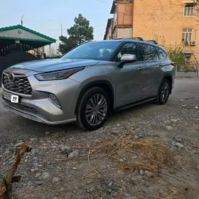 Toyota Highlander 2021