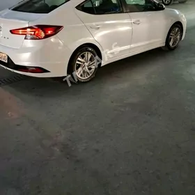 Hyundai Elantra 2019