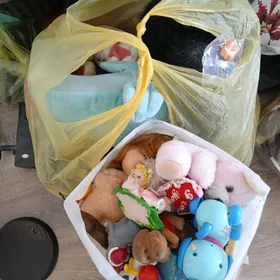 много разных игрушек