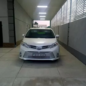 Toyota Sienna 2019
