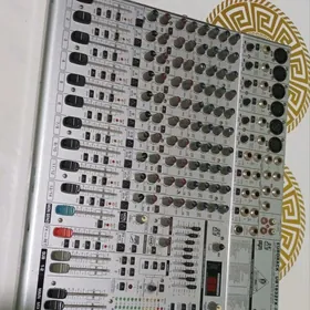 Pult BEHRINGER 18-32