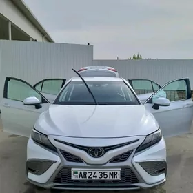 Toyota Camry 2021