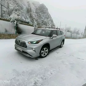 Toyota Highlander 2021