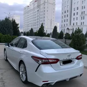 Toyota Camry 2019