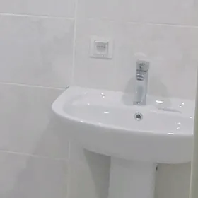 Умывальник со смесителем