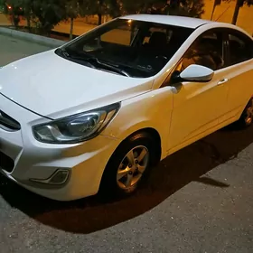 Hyundai Accent 2013