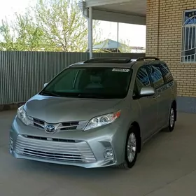 Toyota Sienna 2019