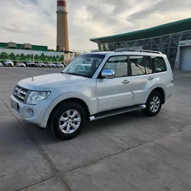 Mitsubishi Pajero 2013
