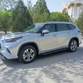 Toyota Highlander 2021