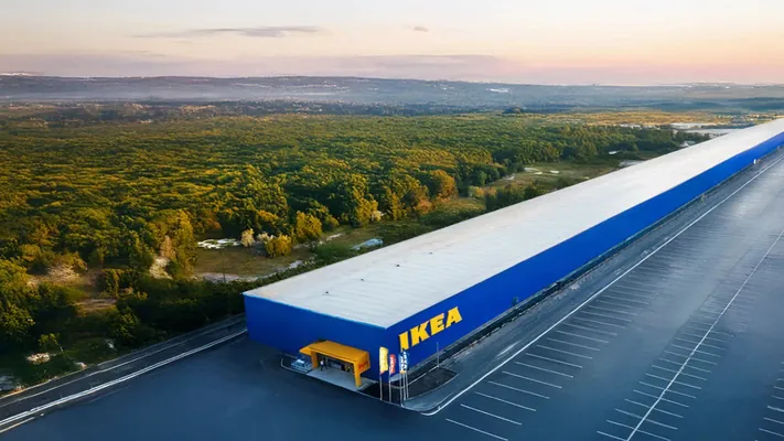 IKEA iki kilometrlik dükan gurar: onda «azaşmak mümkin däl»