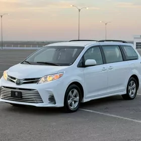 Toyota Sienna 2019