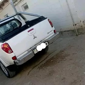 Mitsubishi L200 2010