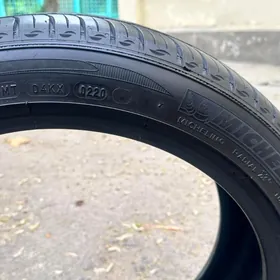 Michelin  225/45/18