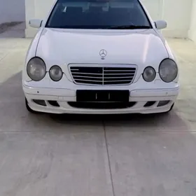 Mercedes-Benz E320 2001