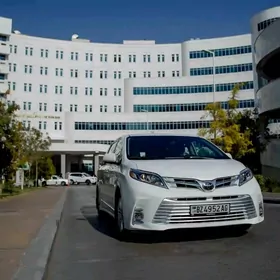Toyota Sienna 2020