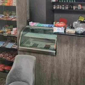Tort holodilnik