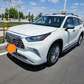 Toyota Highlander 2021