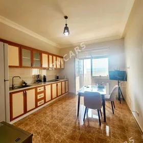 EXCLUSIVE HOUSE