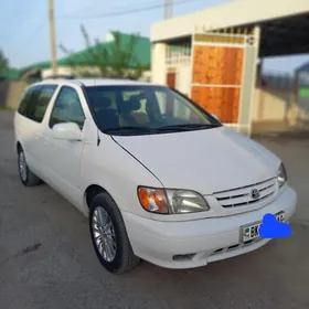 Toyota Sienna 2002