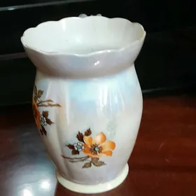 фарфоровые вазы и хрустальные