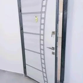 Daşky emdiýes gapy