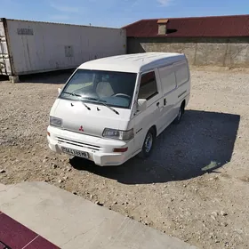 Toyota Hiace 2008