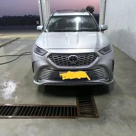 Toyota Highlander 2021