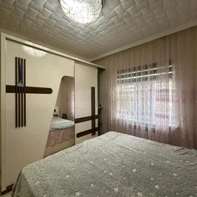 Mir 1 4/1Etazy 5 komnat