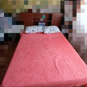 двухспальная кровать