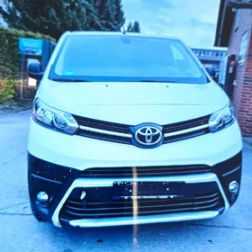 Toyota Hiace 2021