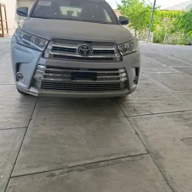 Toyota Highlander 2019