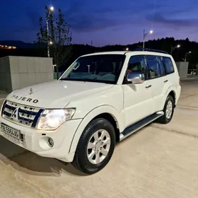 Mitsubishi Pajero 2011
