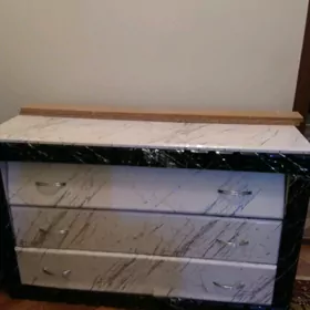 комод с зеркалом