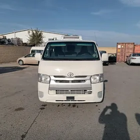 Toyota Hiace 2018