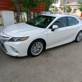 Toyota Camry 2018