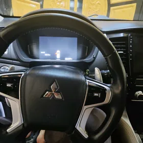 Mitsubishi Pajero 2020