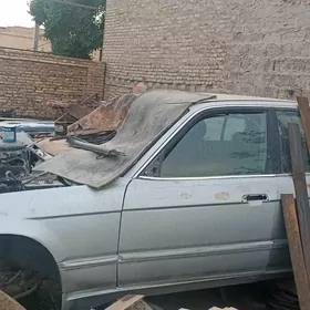 BMW E32
