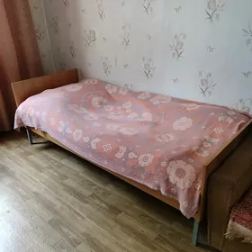 кровать
