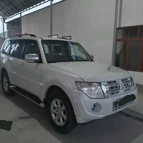 Mitsubishi Pajero 2013